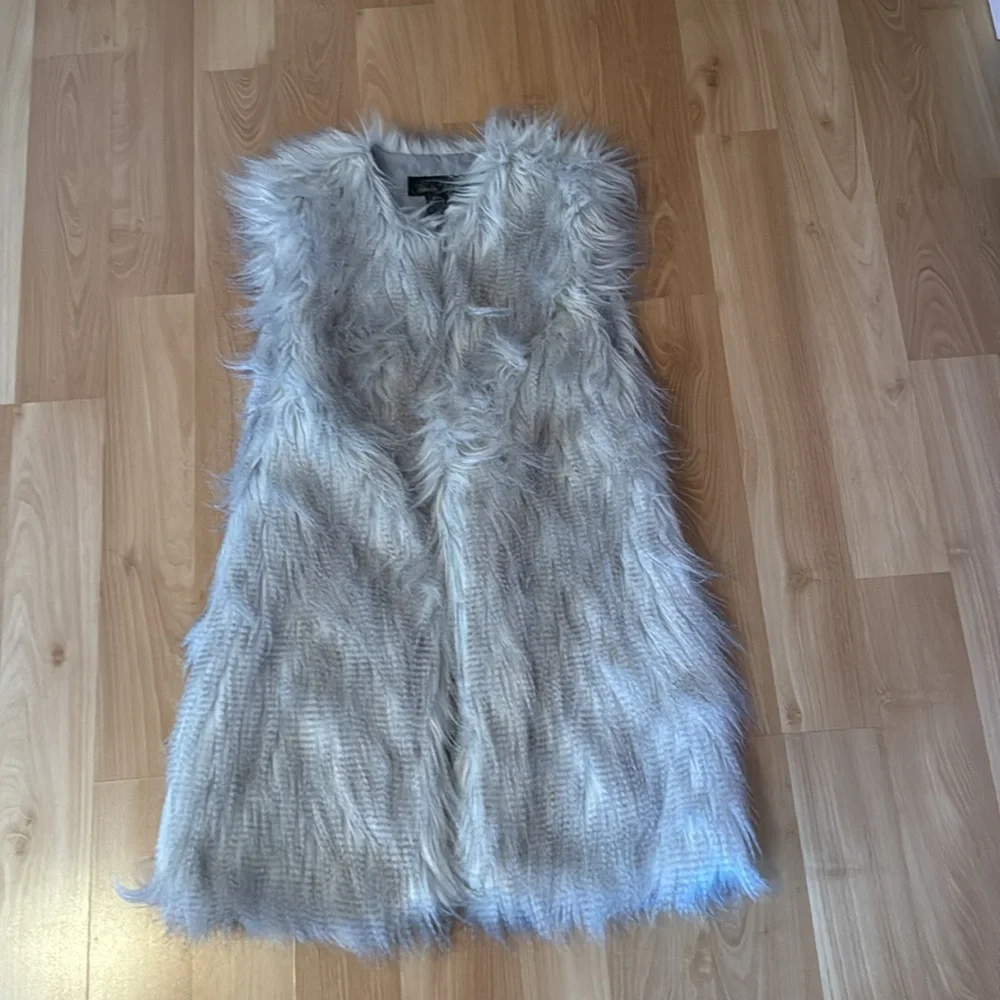 Brandon Thomas Silver Faux Fur Vest_3